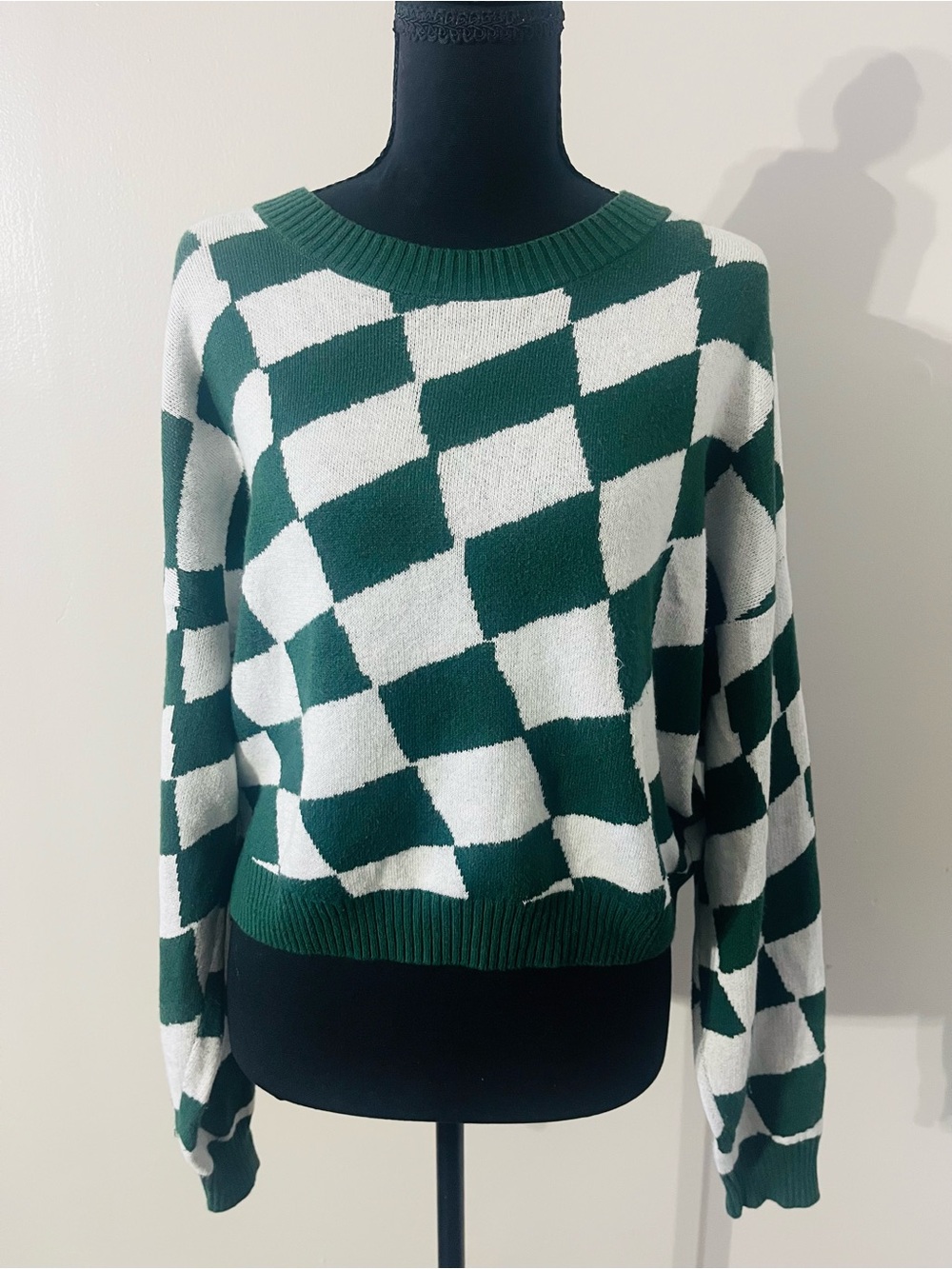 Hollister Green and White Cropped‎ Sweater Sz M